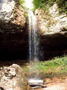 Чинарёв водопад летом